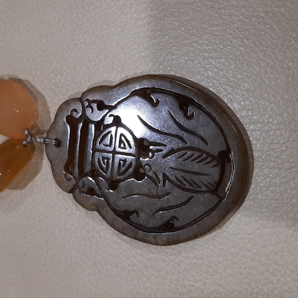 Chinese Serpentine and Sard or Sardonyx or Carnelian beaded necklace with Bats - Picture 6 of 6